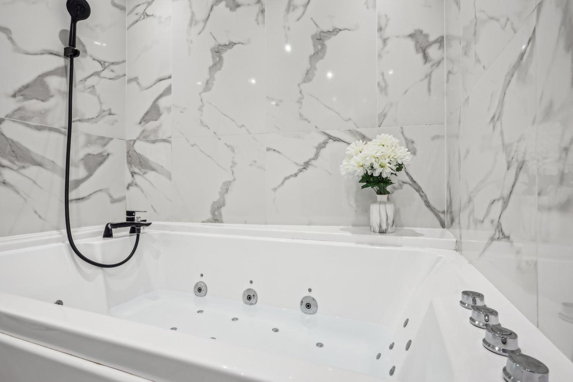 Studio Avec Jacuzzi & Vue Sur Le Parc Soubiran Dammarie-lè-Lys Eksteriør billede
